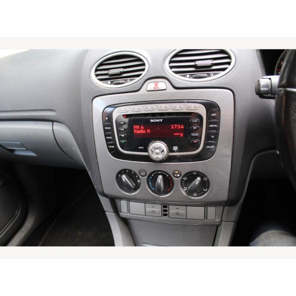 Ford Focus - 1.8 Titanium Hatchback 5dr Petrol Manual (169 g/km, 123 bhp)