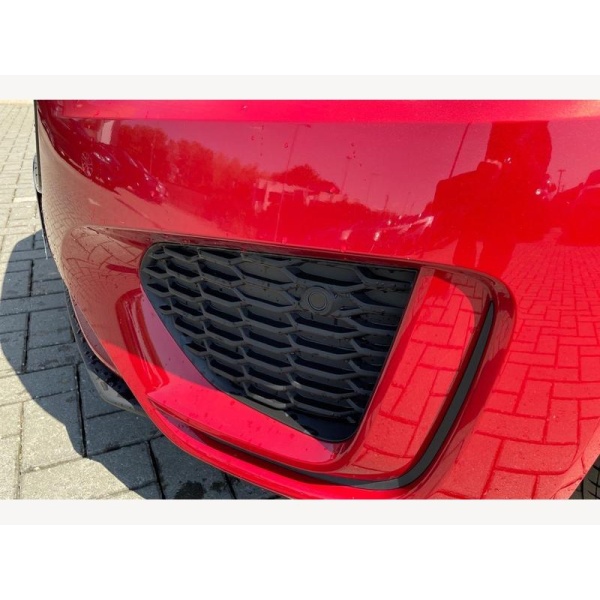 Jaguar XE - 2.0 D200 R-Dynamic SE Black 4dr Auto