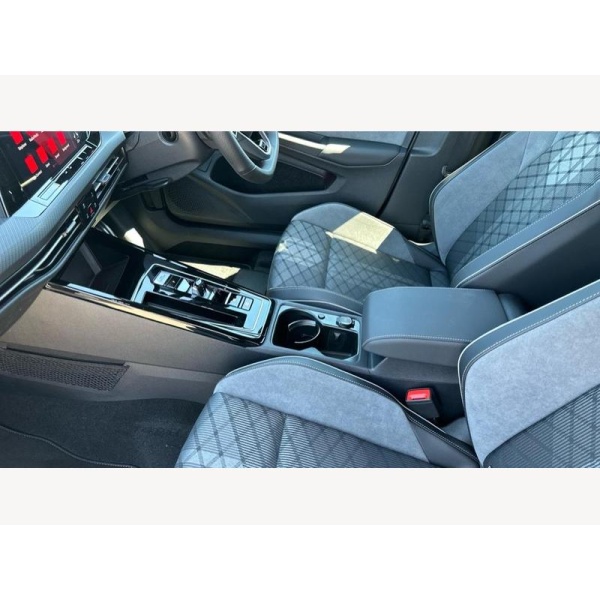 Volkswagen Golf - 1.5 eTSI MHEV R-Line DSG Euro 6 (s/s) 5dr