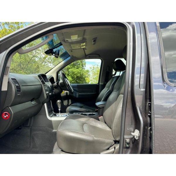 Nissan Navara - 2.5 dCi Tekna Auto 4WD Euro 5 4dr