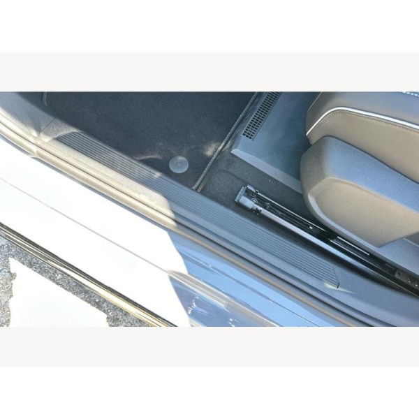 Volkswagen Golf - 1.5 eTSI MHEV R-Line DSG Euro 6 (s/s) 5dr