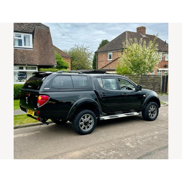 Mitsubishi L200 - 2.5 DI-D Barbarian Pickup Double Cab 4dr Diesel Manual 4WD Euro 5 (LB) (175 ps)