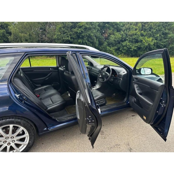 Toyota Avensis - 2.0 T SPIRIT VVT-I 145 BHP AUTOMATIC 5DR ESTATE