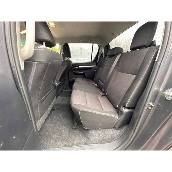 Toyota Hilux - D-4D Invincible Pickup 2.4 Manual Diesel