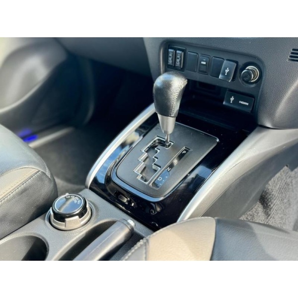 Mitsubishi L200 - 2.4 DI-D 4WD BARBARIAN DCB 178 BHP NO VAT NO VAT !!!!!!