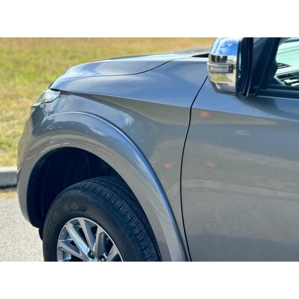 Mitsubishi L200 - 2.4 DI-D 4WD BARBARIAN DCB 178 BHP NO VAT NO VAT !!!!!!