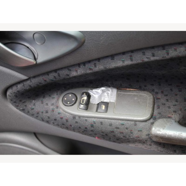 Citroen C5 - 2.0 HDi LX Hatchback 5dr Diesel Automatic (173 g/km, 110 bhp)