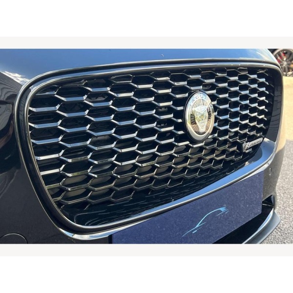 Jaguar XE - 2.0 D200 MHEV R-Dynamic SE Black Auto Euro 6 (s/s) 4dr