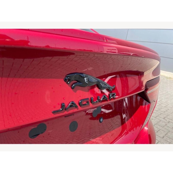 Jaguar XE - 2.0 D200 R-Dynamic SE Black 4dr Auto