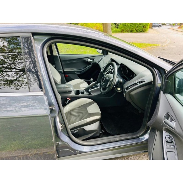 Ford Focus - 1.6 Zetec Euro 5 5dr