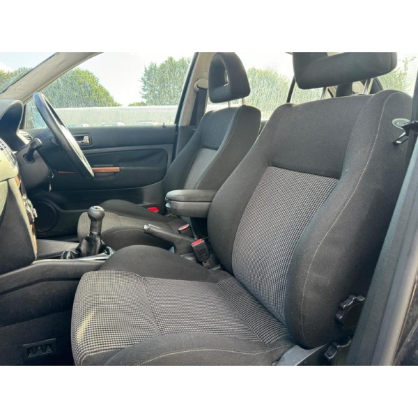 Volkswagen Bora - 2.3 V5 4dr