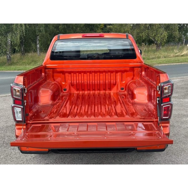 Isuzu D-max - 1.9 TD V-Cross Auto 4WD Euro 6 (s/s) 4dr