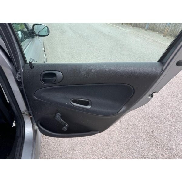 Peugeot 206 SW - 1.4 8v S 5dr (a/c)