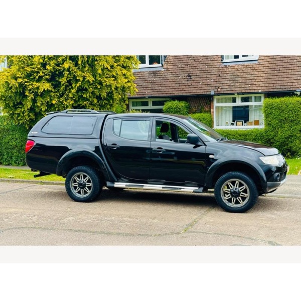 Mitsubishi L200 - 2.5 DI-D Barbarian Pickup Double Cab 4dr Diesel Manual 4WD Euro 5 (LB) (175 ps)