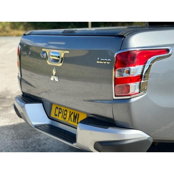 Mitsubishi L200 - 2.4 DI-D 4WD BARBARIAN DCB 178 BHP NO VAT NO VAT !!!!!!