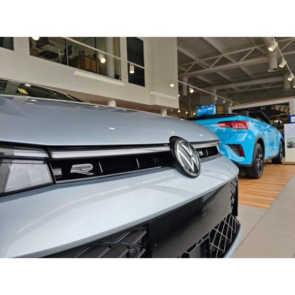 Volkswagen Passat - 1.5 eTSI MHEV R-Line DSG Euro 6 (s/s) 5dr