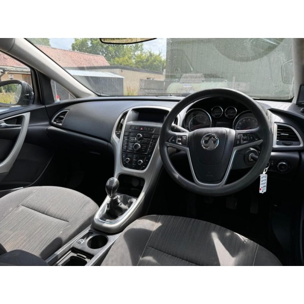 Vauxhall Astra - 1.7 CDTi ecoFLEX Exclusiv Sports Tourer 5dr Diesel Manual Euro 5 (110 ps)