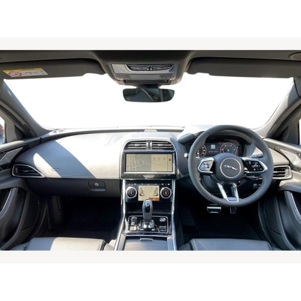 Jaguar XE - 2.0 D200 R-Dynamic SE Black 4dr Auto