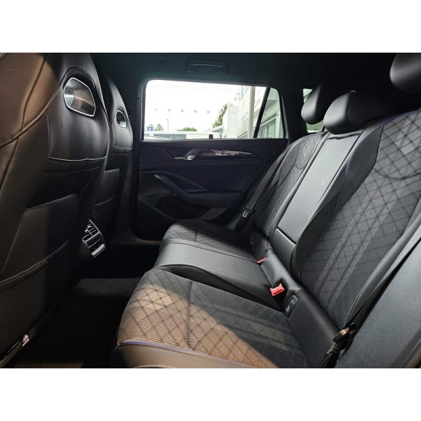 Volkswagen Passat - 1.5 eTSI MHEV R-Line DSG Euro 6 (s/s) 5dr