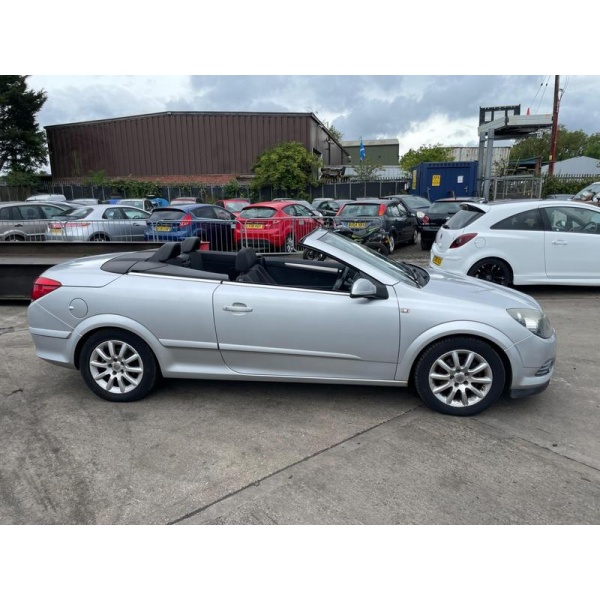 Vauxhall Astra - 1.8i Sport Twin Top 2dr