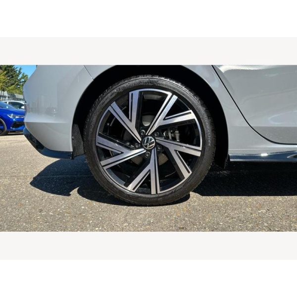 Volkswagen Golf - 1.5 eTSI MHEV R-Line DSG Euro 6 (s/s) 5dr