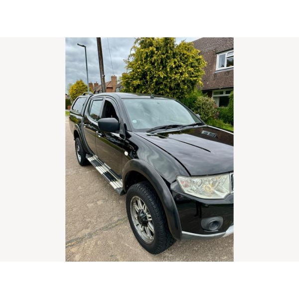 Mitsubishi L200 - 2.5 DI-D Barbarian Pickup Double Cab 4dr Diesel Manual 4WD Euro 5 (LB) (175 ps)