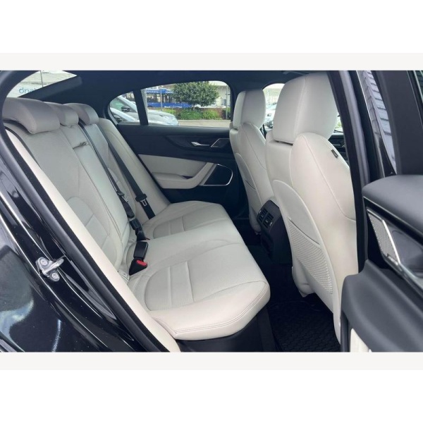 Jaguar XE - 2.0 D200 MHEV R-Dynamic SE Black Auto Euro 6 (s/s) 4dr