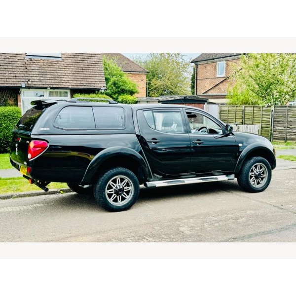 Mitsubishi L200 - 2.5 DI-D Barbarian Pickup Double Cab 4dr Diesel Manual 4WD Euro 5 (LB) (175 ps)