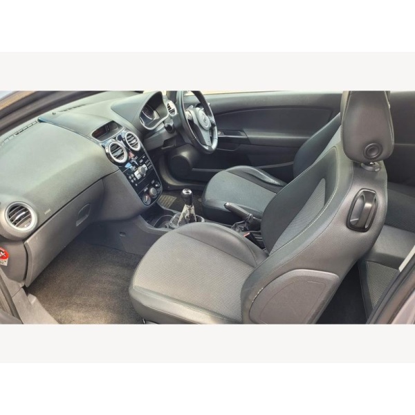 Vauxhall Corsa - 1.2i 16v Design Hatchback 3dr Petrol Manual (a/c) (139 g/km, 79 bhp)