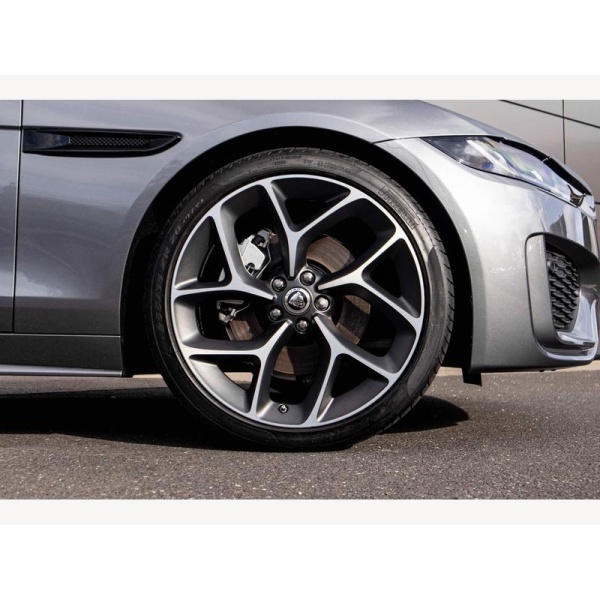 Jaguar XE - 2.0 D200 MHEV R-Dynamic SE Black Auto Euro 6 (s/s) 4dr