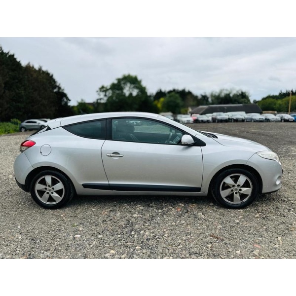 Renault Megane - 1.6 16V Dynamique TomTom Euro 5 3dr
