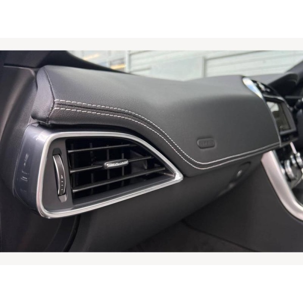 Jaguar XE - 2.0 D200 MHEV R-Dynamic SE Black Auto Euro 6 (s/s) 4dr