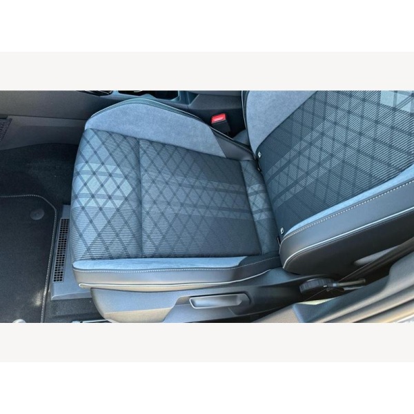 Volkswagen Golf - 1.5 eTSI MHEV R-Line DSG Euro 6 (s/s) 5dr