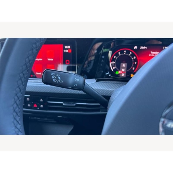 Volkswagen Golf - 1.5 eTSI MHEV R-Line DSG Euro 6 (s/s) 5dr