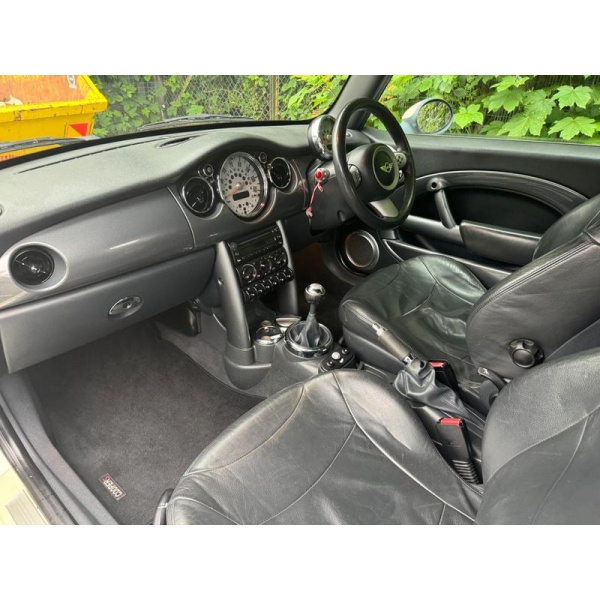 MINI Convertible - 1.6 Cooper S Convertible 2dr Petrol Manual Euro 4 (163 bhp)