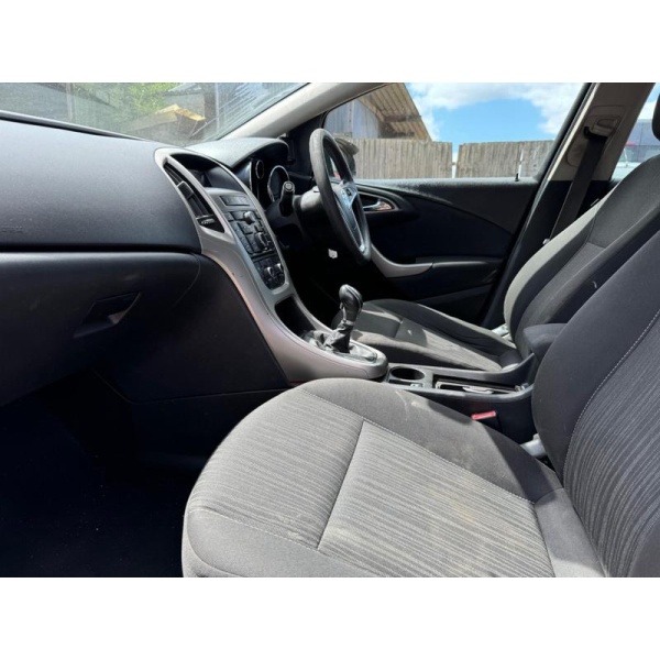 Vauxhall Astra - 1.7 CDTi ecoFLEX Exclusiv Sports Tourer 5dr Diesel Manual Euro 5 (110 ps)