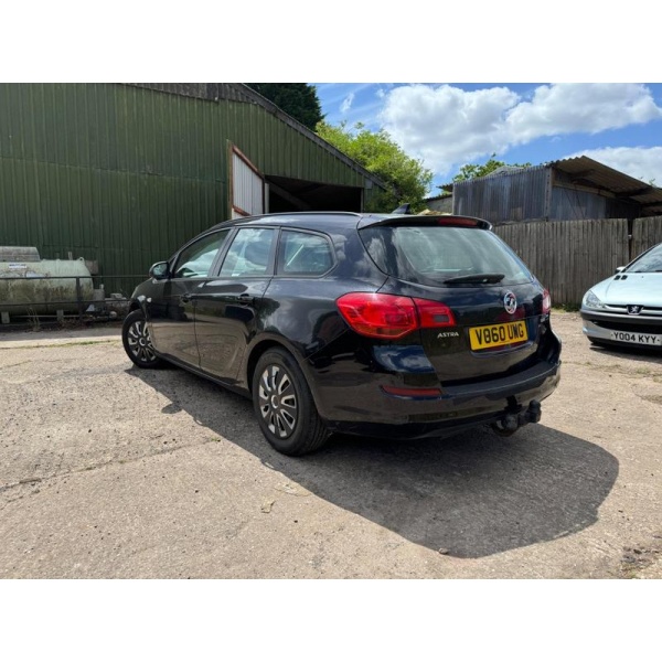Vauxhall Astra - 1.7 CDTi ecoFLEX Exclusiv Sports Tourer 5dr Diesel Manual Euro 5 (110 ps)