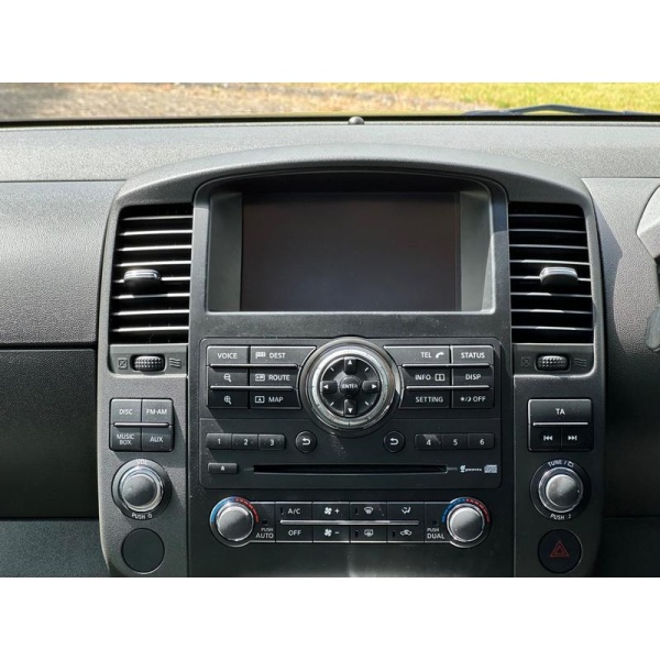 Nissan Navara - 2.5 dCi Tekna Auto 4WD Euro 5 4dr