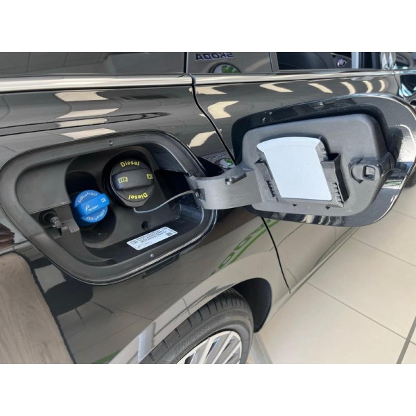 SKODA Superb - 2.0 TDI 193 Laurin + Klement 4X4 5dr DSG