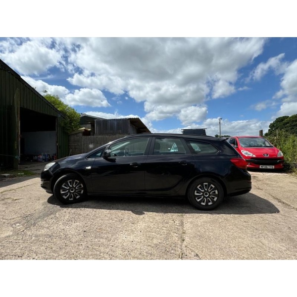 Vauxhall Astra - 1.7 CDTi ecoFLEX Exclusiv Sports Tourer 5dr Diesel Manual Euro 5 (110 ps)