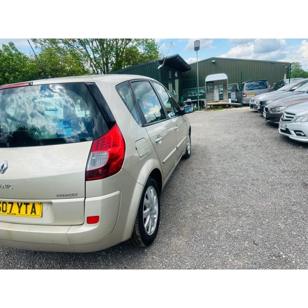 Renault Scenic - 1.6 VVT Dynamique 5dr
