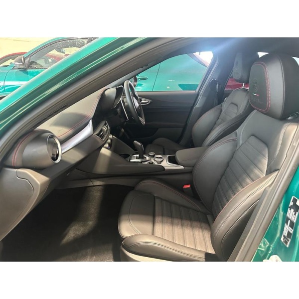 Alfa Romeo Giulia - 2.0T Tributo Italiano Auto Euro 6 (s/s) 4dr