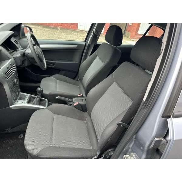 Vauxhall Astra - 1.6i 16v Club Hatchback 5dr Petrol Manual (155 g/km, 113 bhp)