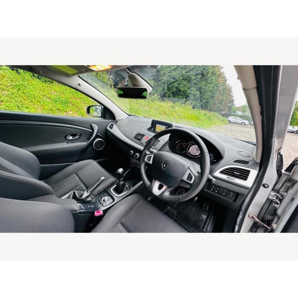 Renault Megane - 1.6 16V Dynamique TomTom Euro 5 3dr