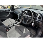 Vauxhall Astra - 1.7 CDTi ecoFLEX Exclusiv Sports Tourer 5dr Diesel Manual Euro 5 (110 ps)