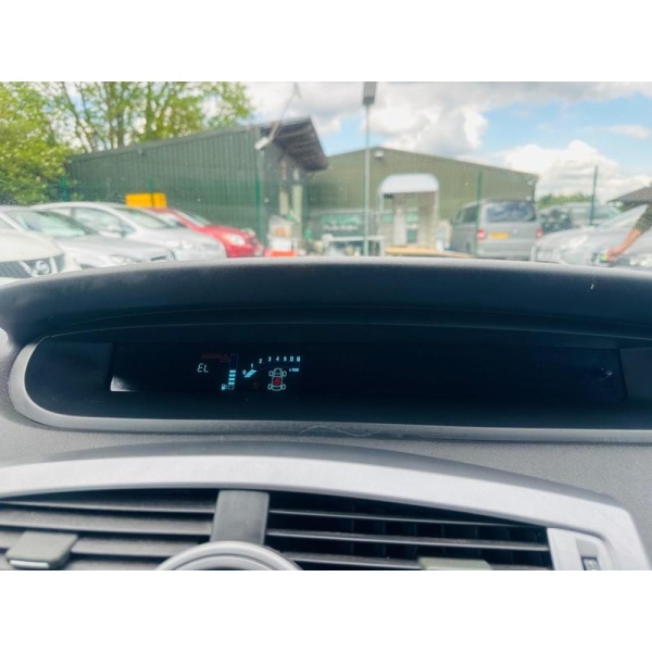 Renault Scenic - 1.6 VVT Dynamique 5dr