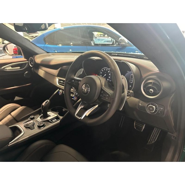 Alfa Romeo Giulia - 2.0T Tributo Italiano Auto Euro 6 (s/s) 4dr