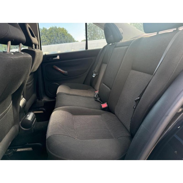 Volkswagen Bora - 2.3 V5 4dr