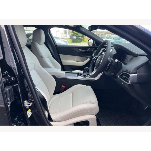 Jaguar XE - 2.0 D200 MHEV R-Dynamic SE Black Auto Euro 6 (s/s) 4dr