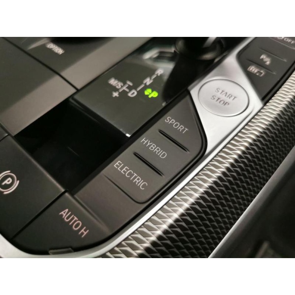 BMW 3 Series - 2.0 330e 12kWh M Sport Plug-in (292 ps) - BLUETOOTH - ADAPTIVE LED LIGHTS 4dr